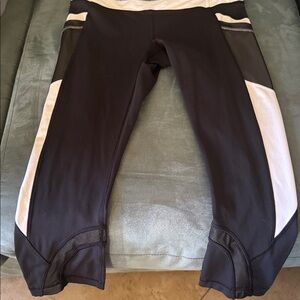 Lululemon Black & White align Leggings in excellent condition